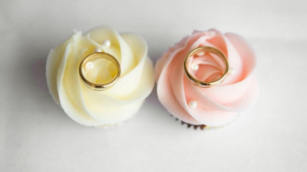 WEDDING CUPCAKES